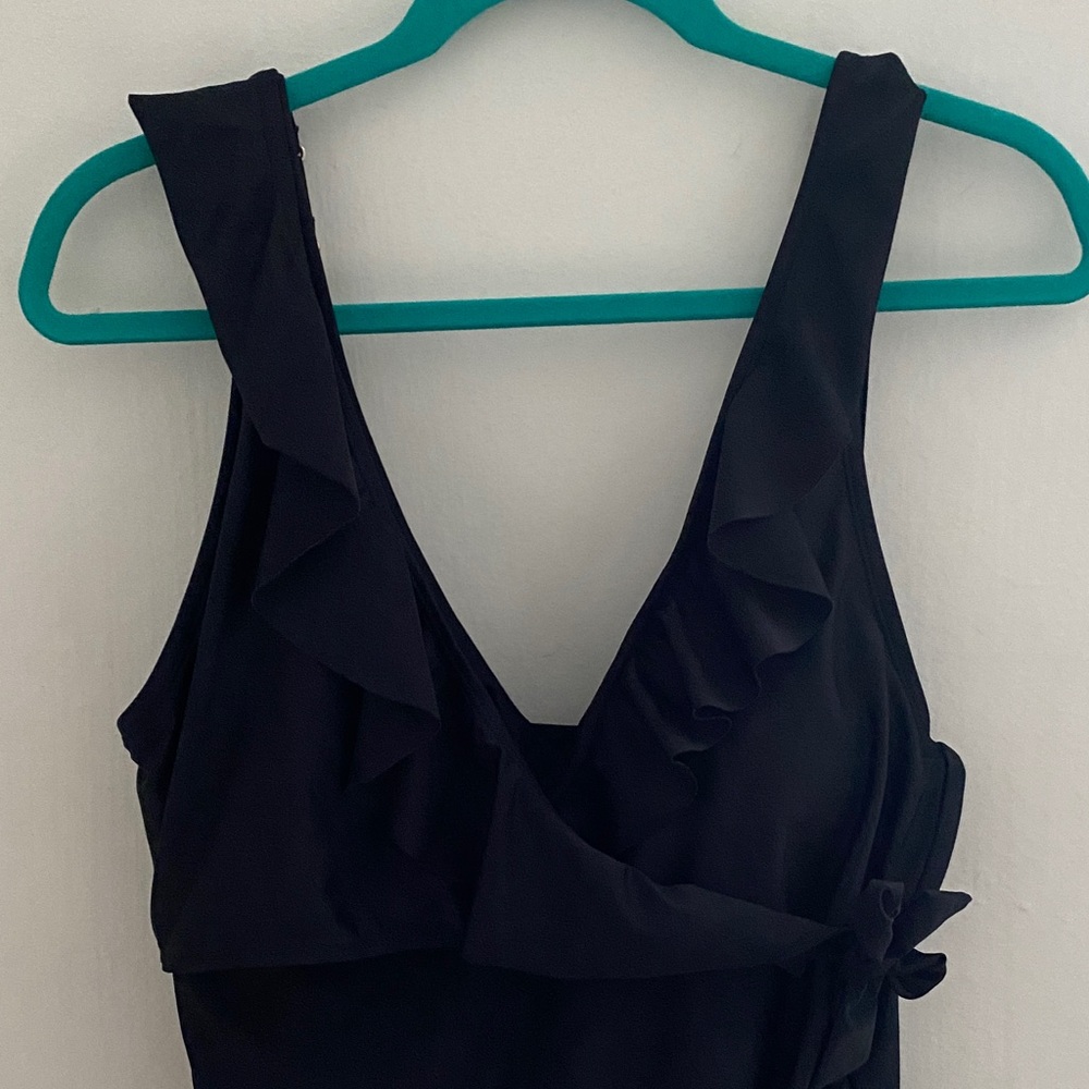 Kindred Bravely Black Ruffle Wrap Maternity & Nursing One Piece Swimsuit L - Picture 7 of 16